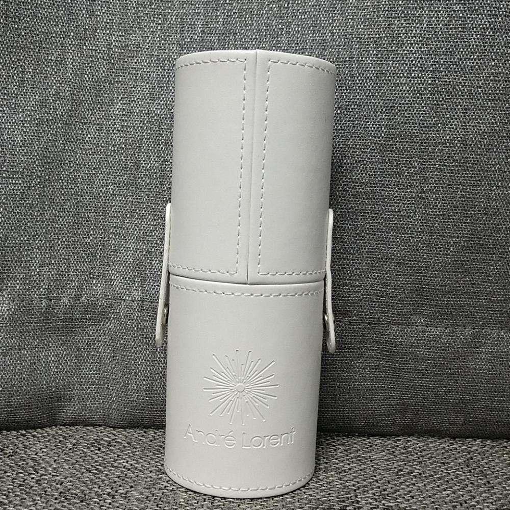 Make-up brush set with traveling case
